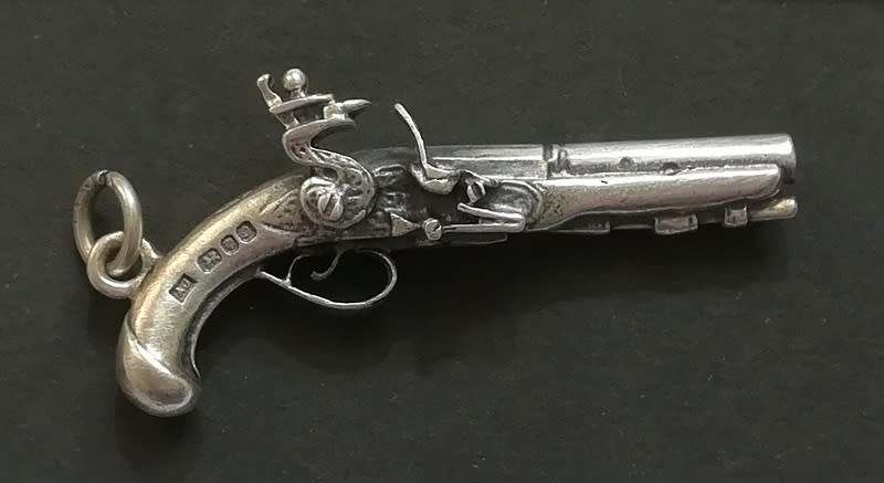 STERLING SILVER LONDON 1913 PISTOL LARGE CHARM 40MM