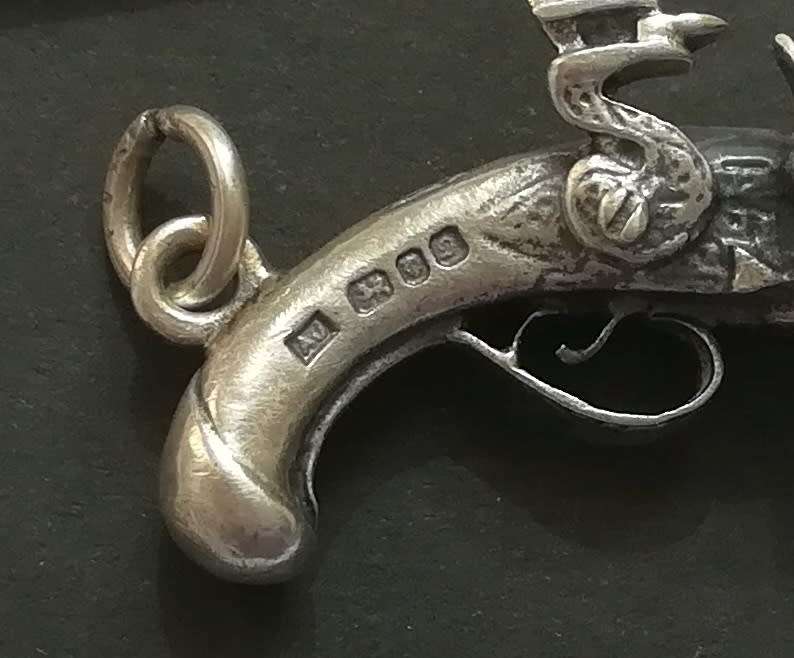 STERLING SILVER LONDON 1913 PISTOL LARGE CHARM 40MM