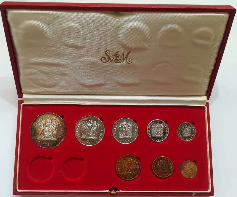 REPUBLIC 1983 PROOF SET S A M **NO GOLD**