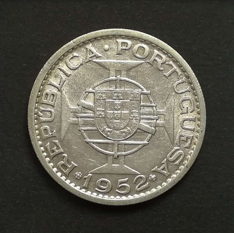 MOZAMBIQUE 1952 SILVER 20 ESCUDOS