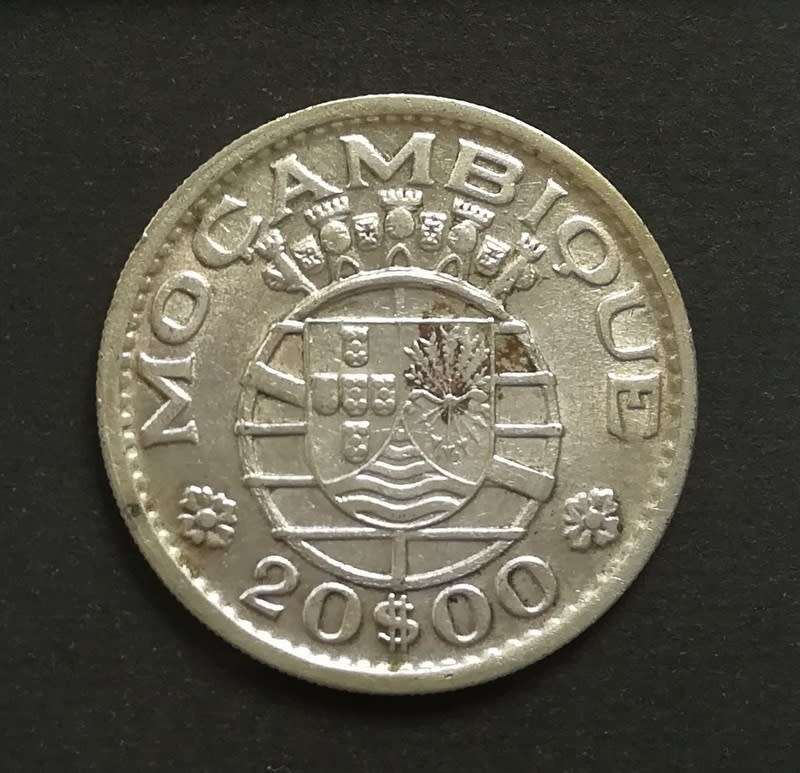 MOZAMBIQUE 1952 SILVER 20 ESCUDOS