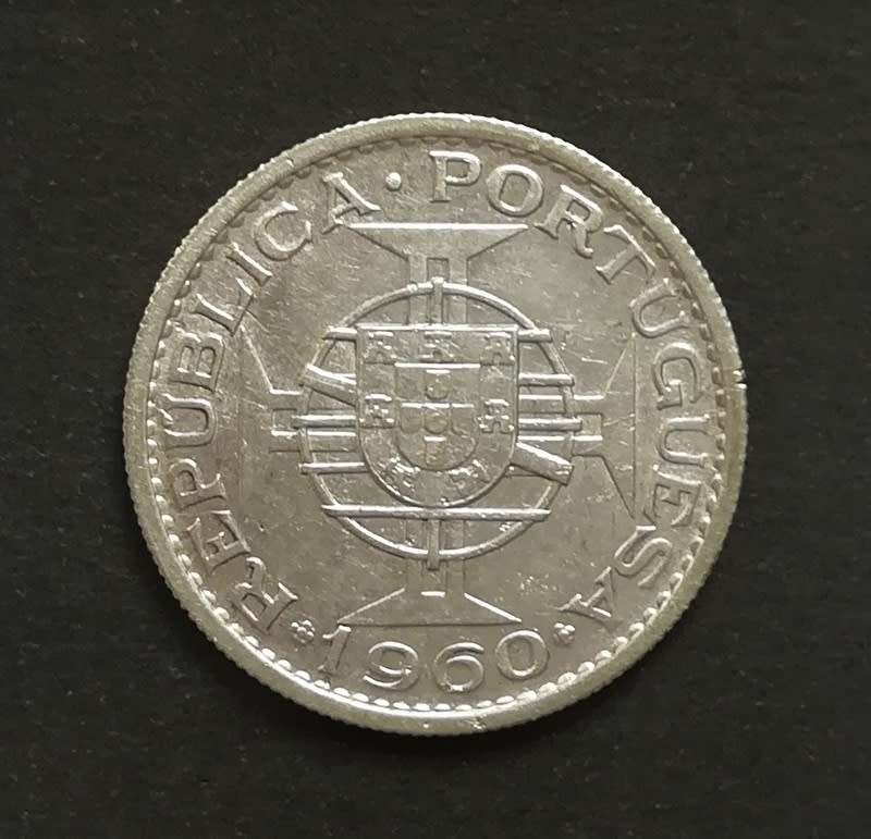 MOZAMBIQUE 1960 SILVER 10 ESCUDOS
