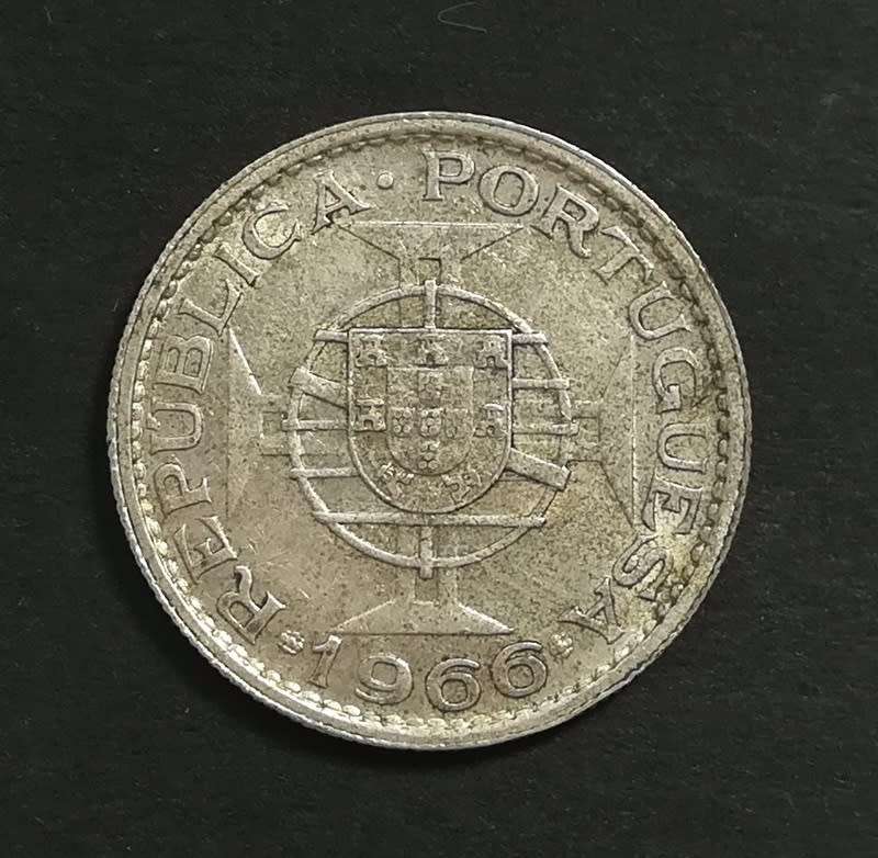MOZAMBIQUE 1966 SILVER 10 ESCUDOS