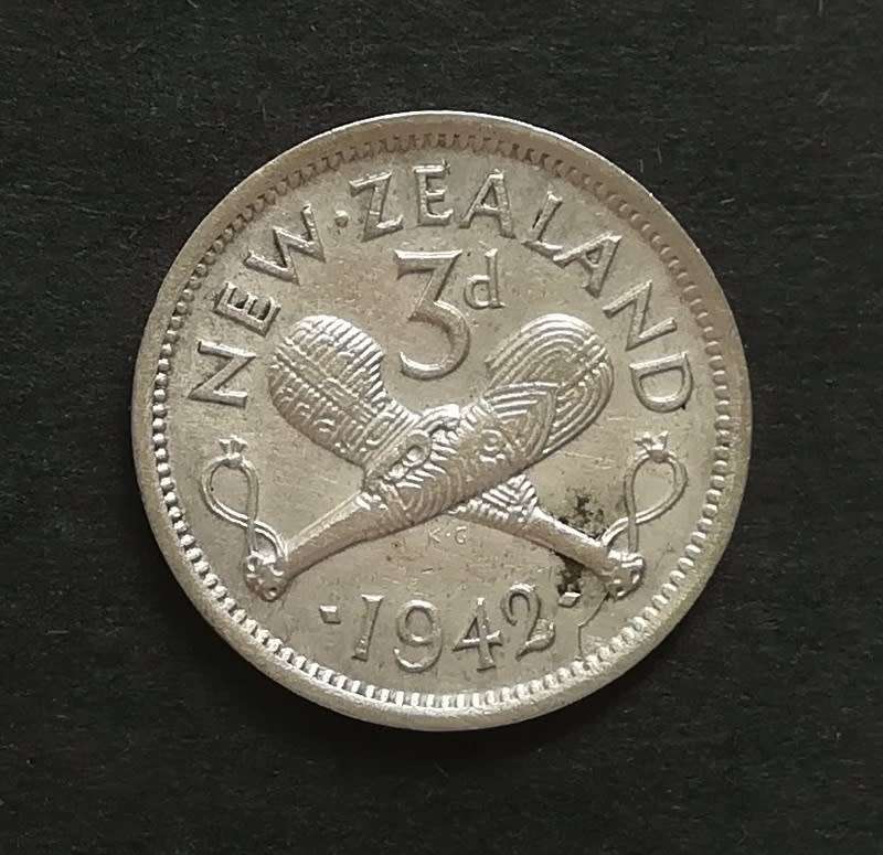 NEW ZEALAND 1942 SILVER 3 PENCE