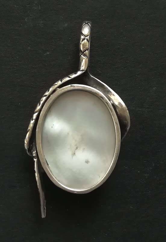 STERLING SILVER AND SHELL *SNAKE* PENDANT  20X35MM