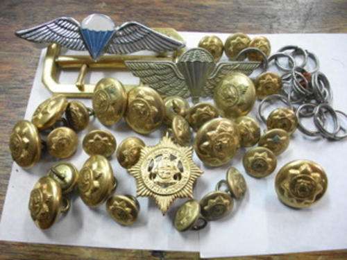 ASSORTED POLICE BUTTONS, BUCKLES AND PARACHUTE WINGS