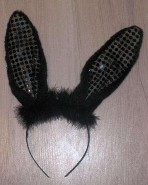 BLACK SEQUINED BUNNY EARS