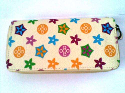 ***CRAZY WED. R1.00 AUCTIONS** LADIES WALLET/PURSE-BEIGE