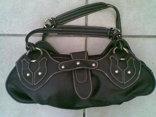 ~WEEKEND SPECIAL~LOVELY BLACK HANDBAG-HONEY