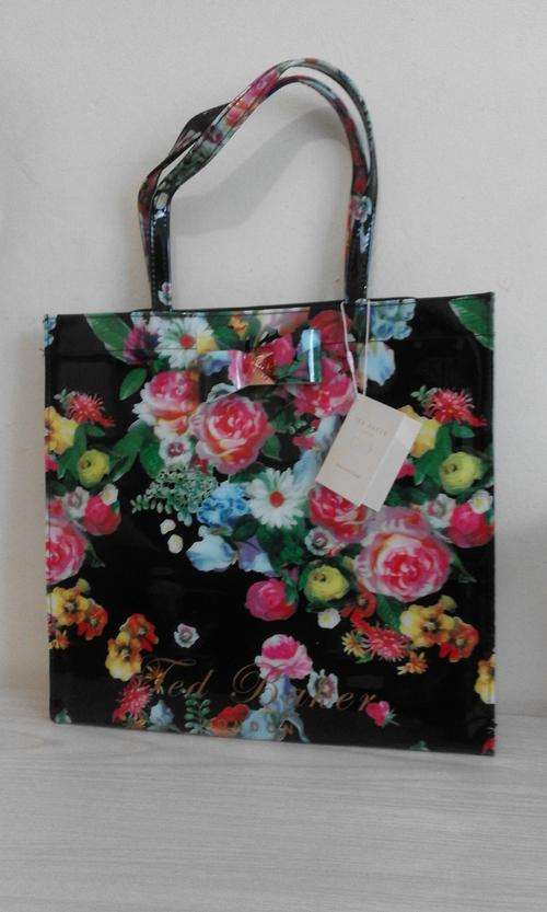 <<<TED BAKER HANDBAG- BLK FLORAL>>>