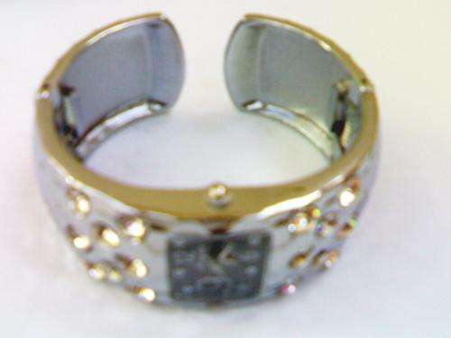 STUNNING SILVER LADIES QUARTZ WATCH