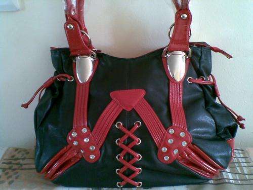~~~~STUNNING LADIES HANDBAG-RED/BLACK~~~~