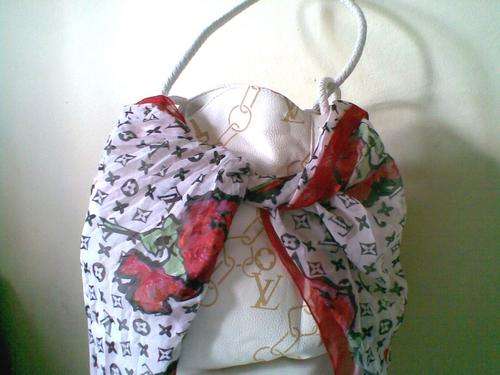 ****LOUIS VUITTON****LADIES HANDBAG-WHITE+SCARF
