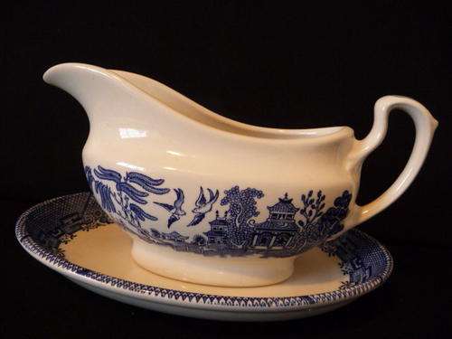 Churchill England Willow Gravy Boat and Drip Plate - Spotless