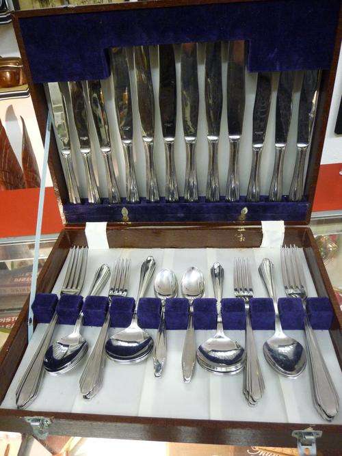 42 Piece Stainless Steel Cutlery Set in Original Box - Unused