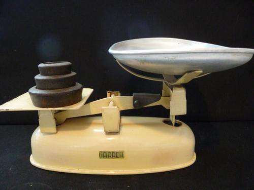 VINTAGE "HARPER" SCALE WITH ALUMINIUM BOWL &  WEIGHTS. 1Lb, 8 oz and 4 oz. Made in England
