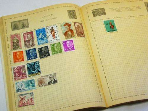 The Space Age stamp album with more than 200 stamps @ crazy R1 start - as per photo