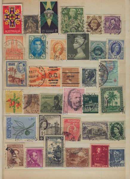 16 Page Stamp album with more than 400 stamps - Various stamps - Only 8 pages scanned