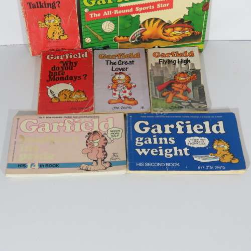 Lot of 7 Garfield comic books
