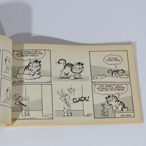 Lot of 7 Garfield comic books