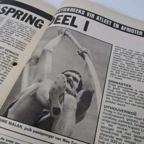 Patrys magazine - Julie 1982 - Rugby in Suid-Africa - no center poster - punch holes