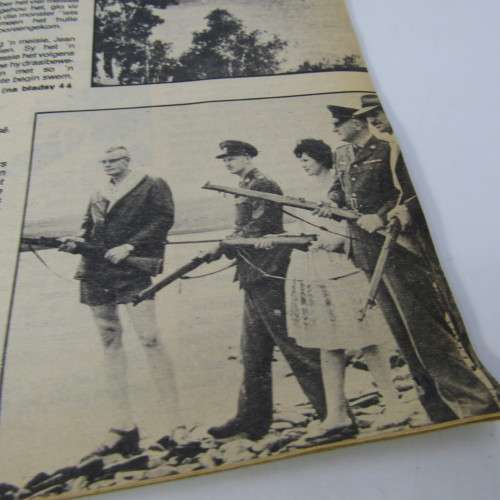 Patrys magazine - Mei 1977 - Wie was jan van Riebeeck - no poster - punch holes