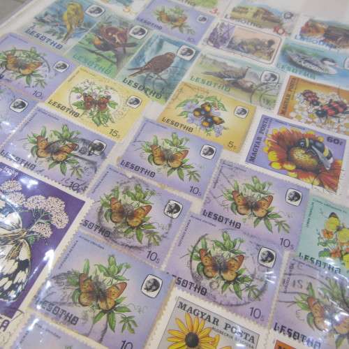 Thematic stamp collection with about 400 stamps - glued to paper