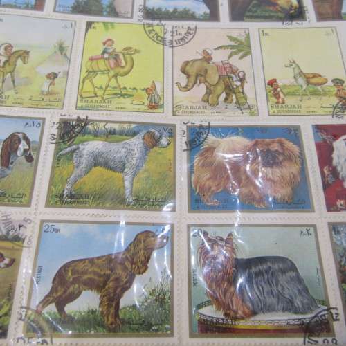 Thematic stamp collection with about 400 stamps - glued to paper