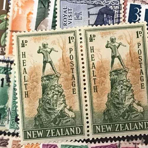 New Zealand Collection lot of unresearched stamps