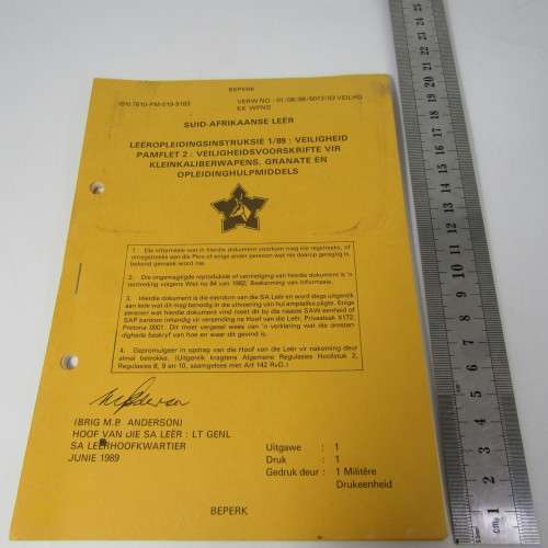 South African Army. Safety training instruction manual - Afrikaans