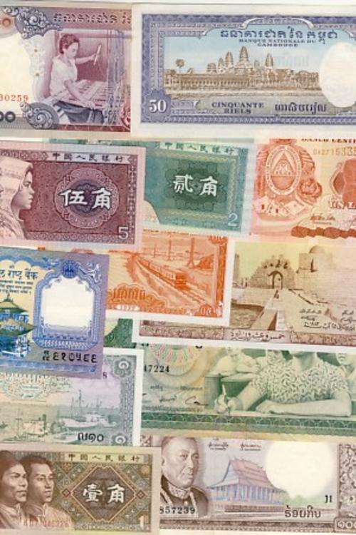 Lot of 12 World banknotes AU & UNC You bid per note to take all