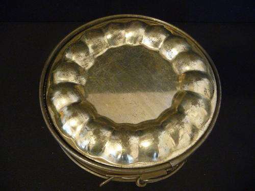 Vintage Cake Pan with Loose Bottom for easy use