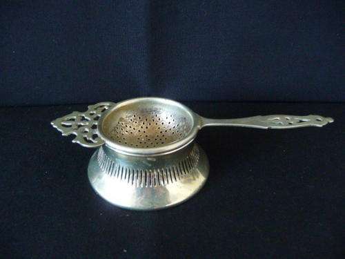 Regis Plate Tea Strainer and Holder - Made in England