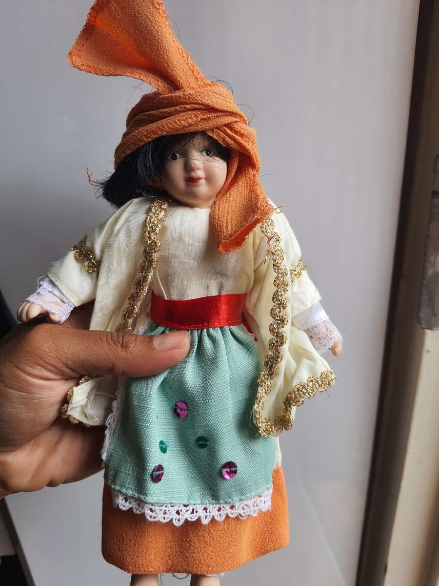 LOT - Porcelain Around the World dolls