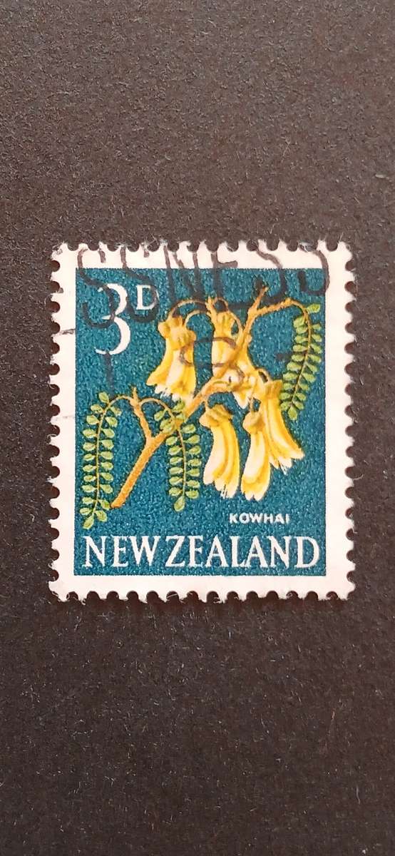 NEW ZEALAND 1960-63 LOCAL MOTIFS-FLOWERS