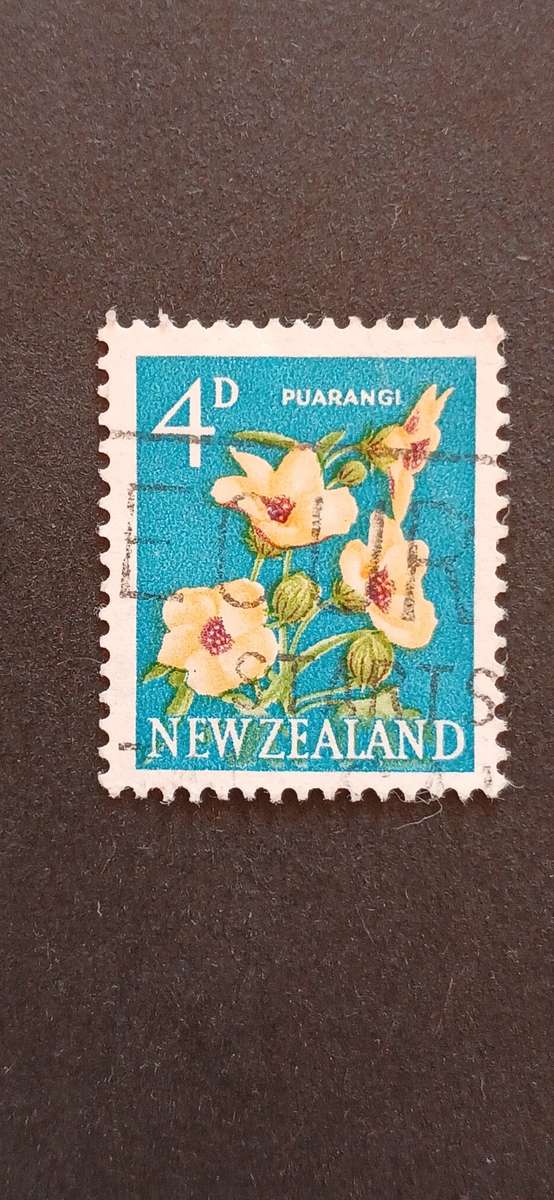 NEW ZEALAND 1960-63 LOCAL MOTIFS-FLOWERS
