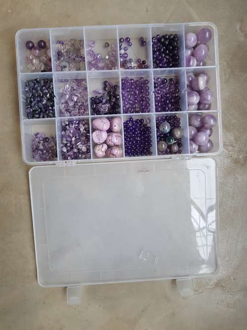 Mixed lot Amethysts and other gemstones