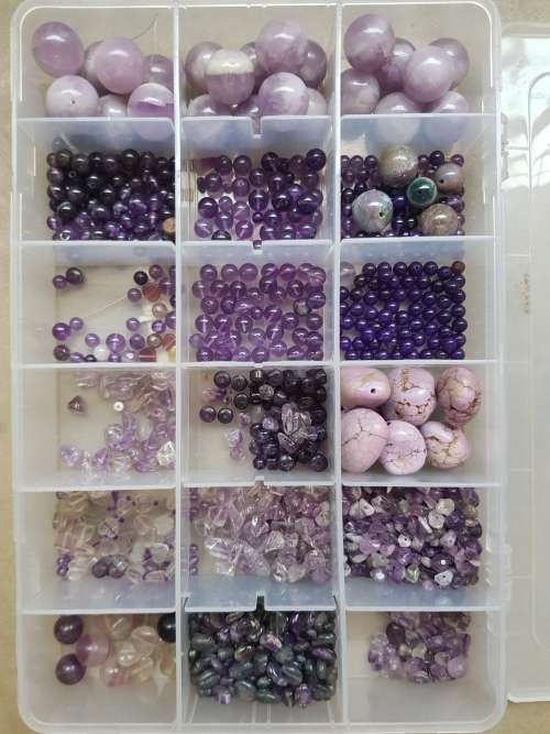 Mixed lot Amethysts and other gemstones