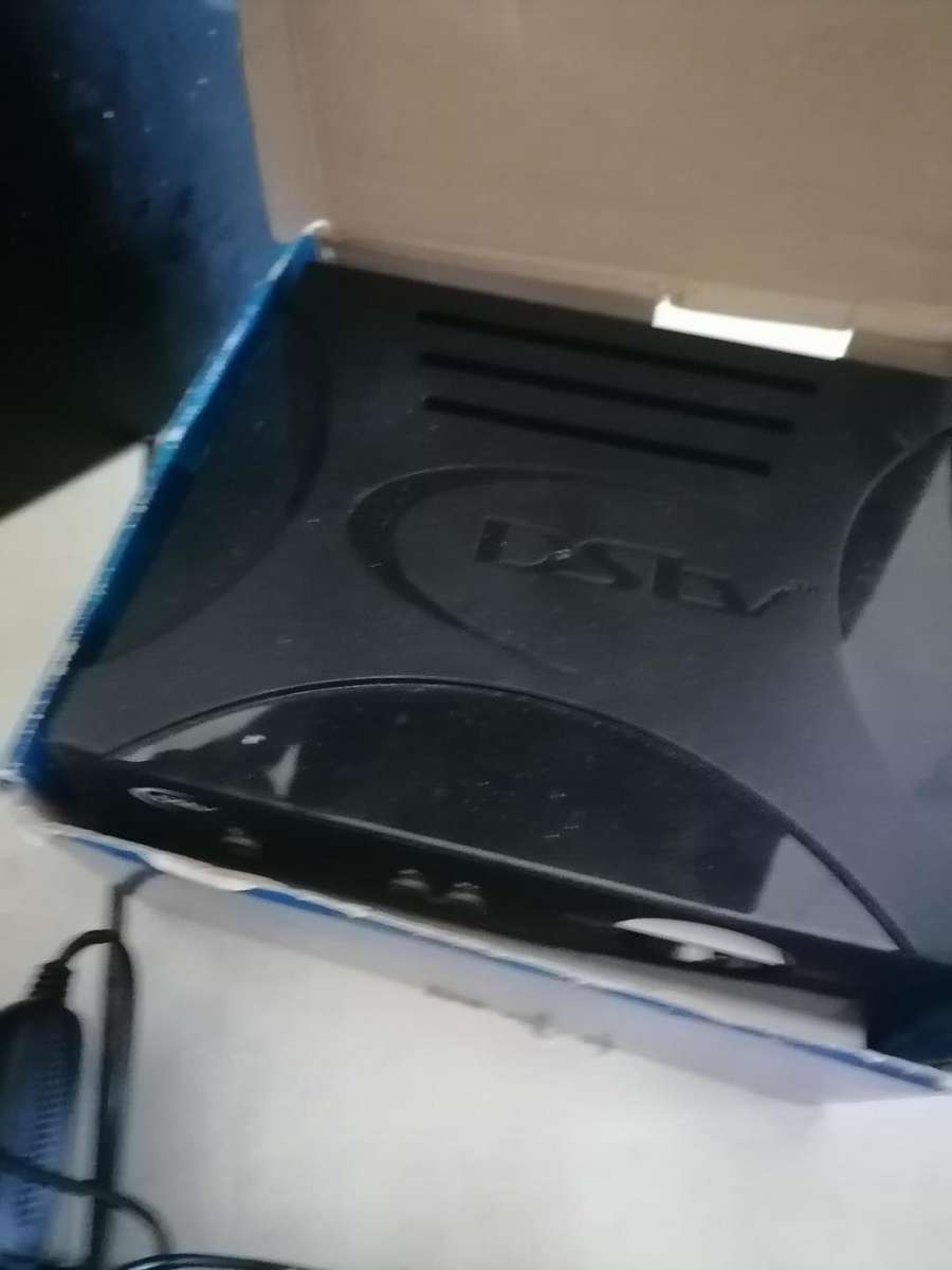 ***LIQUIDATION ITEM**R30 FREIGHT**LOT OF ELECTRONICS**PC BOX,HARD DRIVE,SPEAKERS,DSTV ETC**