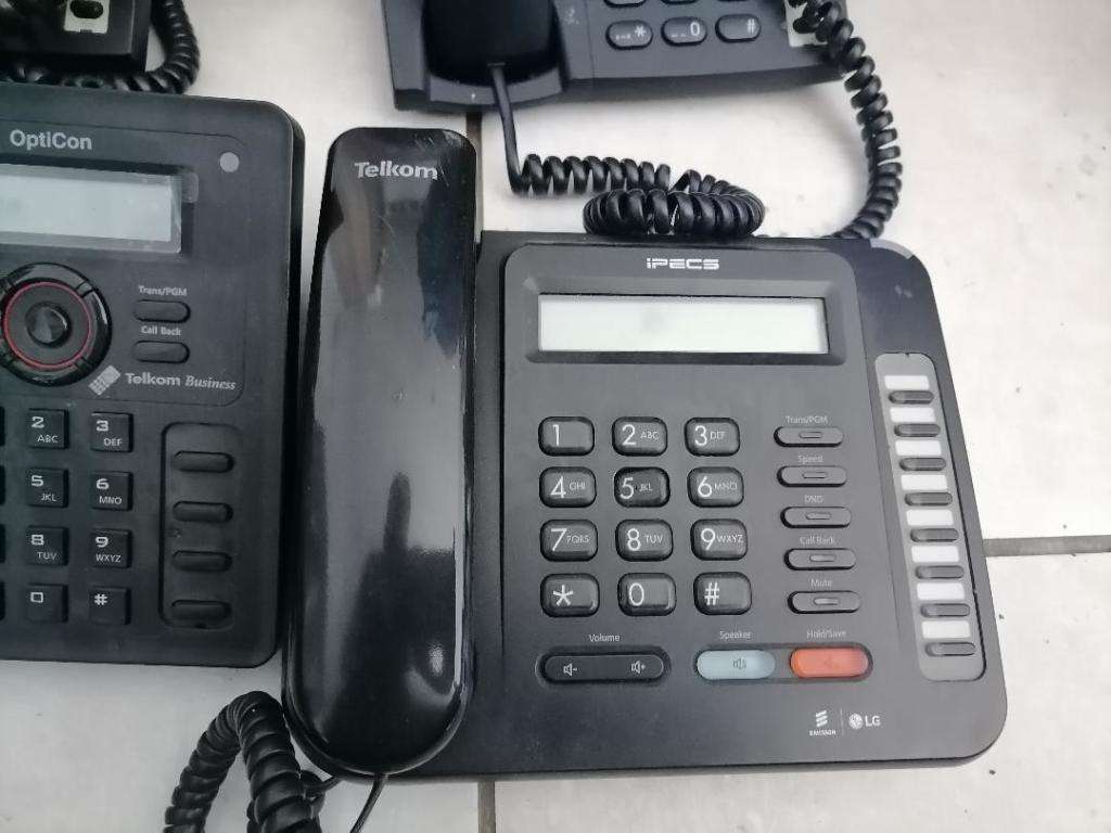 *FREE FREIGHT BLACK FRIDAY DEAL*LIQUIDATION LOT*LOT OF IP AND OTHER PHONES,MINI UPS*1 BID FOR LOT**