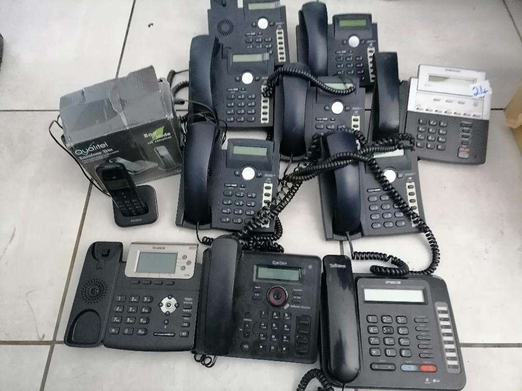 *FREE FREIGHT BLACK FRIDAY DEAL*LIQUIDATION LOT*LOT OF IP AND OTHER PHONES,MINI UPS*1 BID FOR LOT**