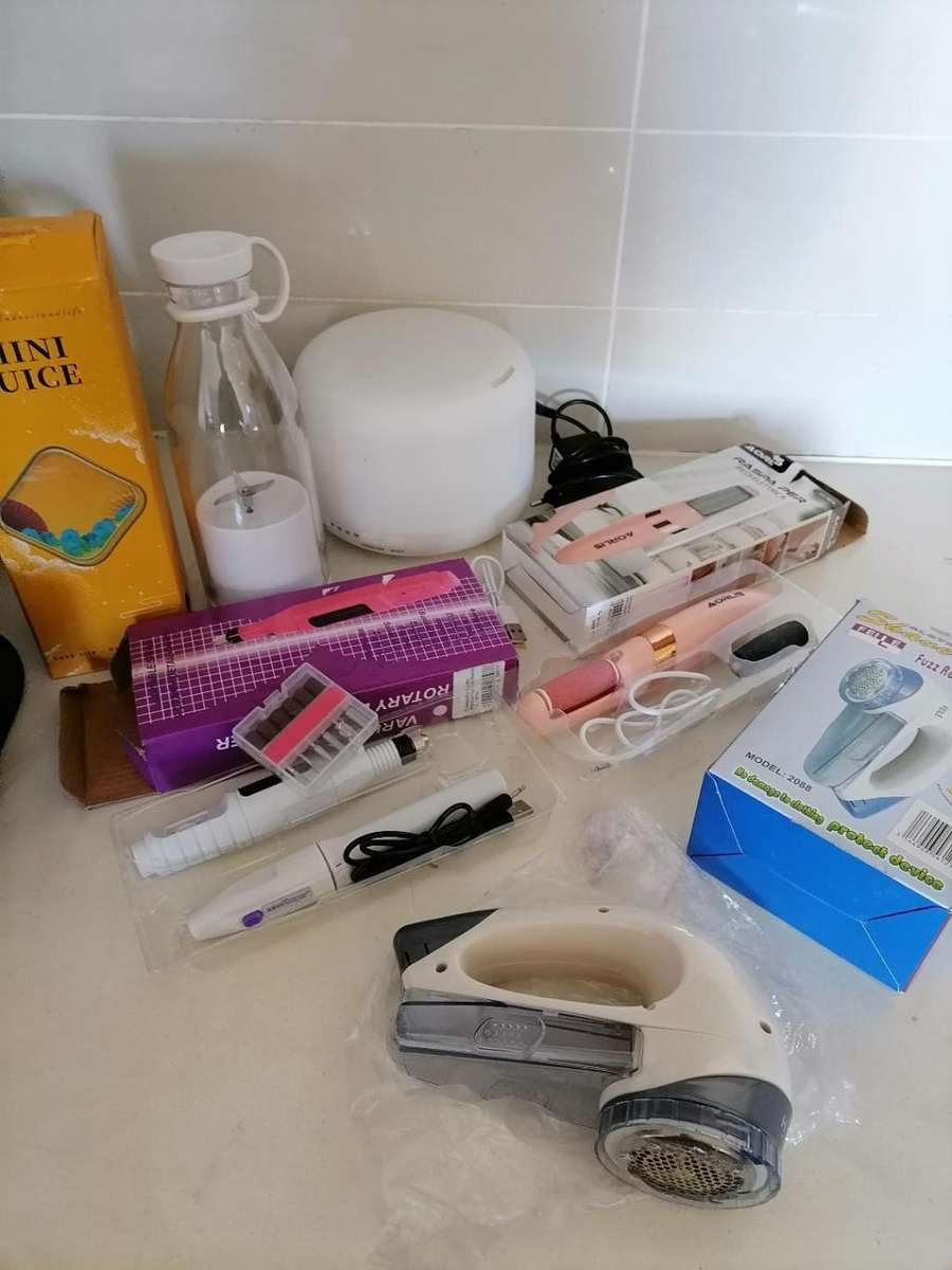 *YEAR END CLEARANCE*R30 FREIGHT FOR THE LOT**LOT OF UNTESTED ELECTRNICS***