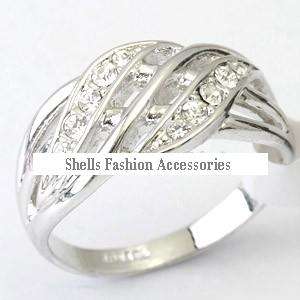 Beautiful 1.6ctw Diamond and White Gold Ring