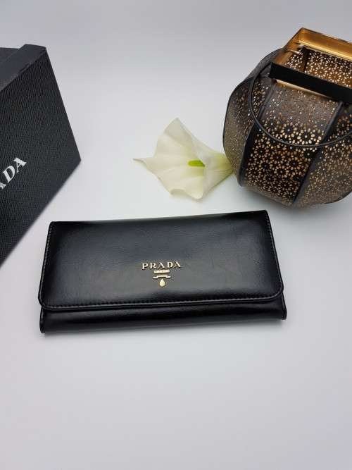 BRAND NEW PRADA DESIGNER WALLETS FOR SALE