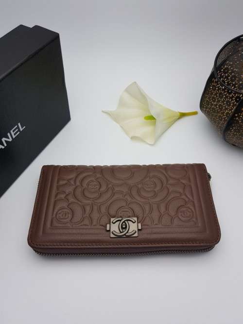 BRAND NEW  GENUINE LEATHER DESIGNER WALLET FOR SALE