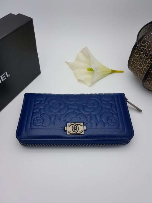 BRAND NEW  GENUINE LEATHER DESIGNER WALLET FOR SALE