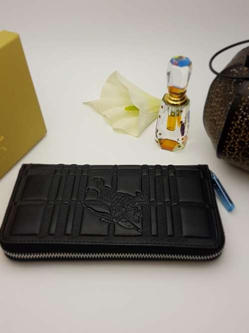 BRAND NEW BURBERRY GENUINE LEATHER DESIGNER  WALLET FOR SALE
