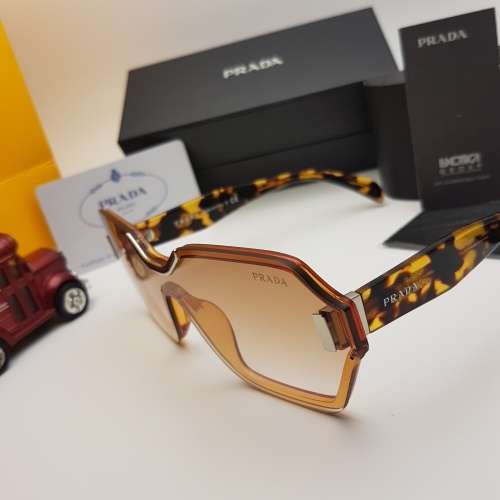 BRAND NEW PRADA DESIGNER SUNGLASSES FOR SALE