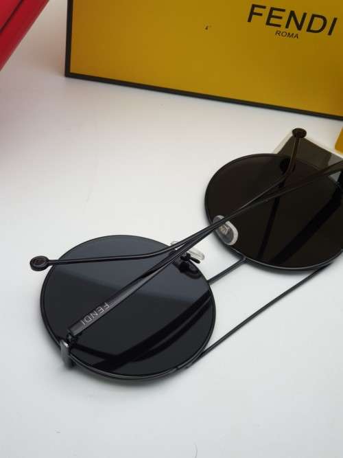 BRAND NEW FENDI DESIGNER SUNGLASSES FOR SALE