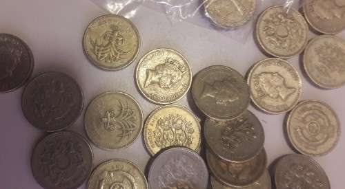 38 x ONE POUND COINS UP FOR GRABS - bid per coin to take all!!!!